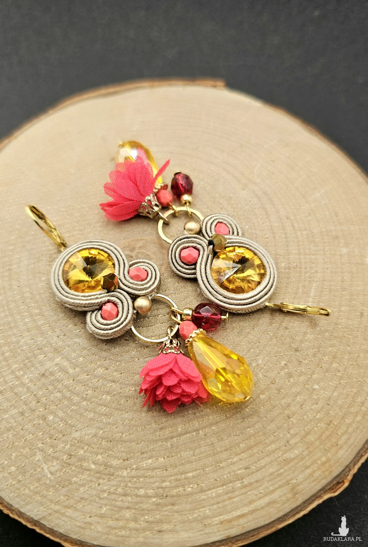 Beżowo kolorowe kolczyki sutasz z kryształkami 10